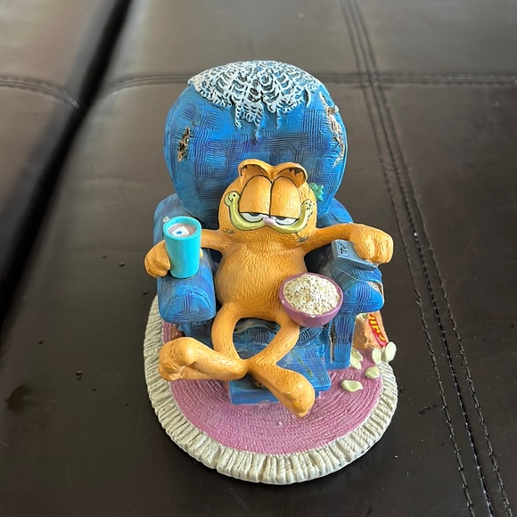 Danbury Mint Other - Garfield “Sitting Pretty” Vintage Collectible Figurine Table Top Decor (used)